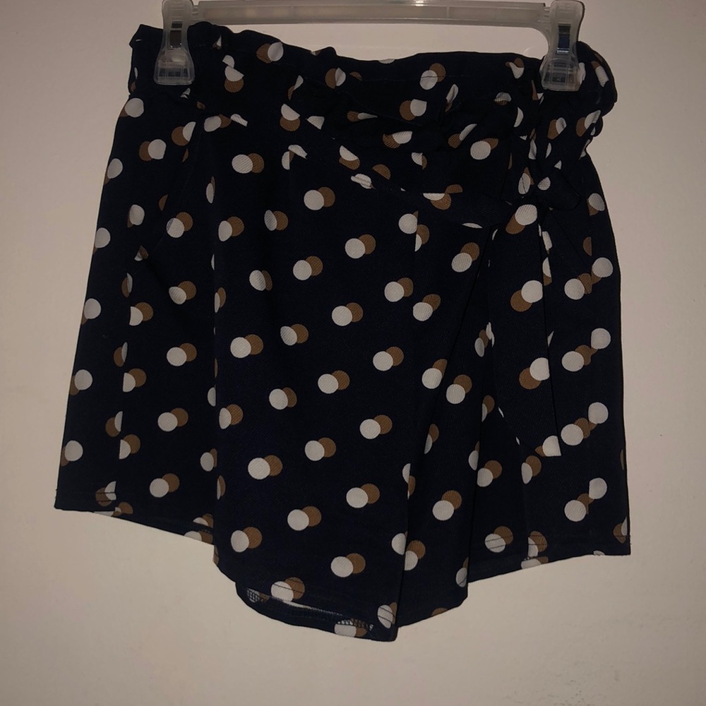 Poke a dot shorts blue brown and white